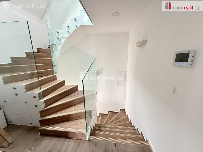 Pronájem bytu 2+1 52 m^2 Dvořákova, Velké Přílepy 