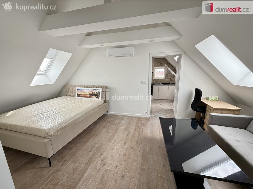 Pronájem bytu 2+1 52 m^2 Dvořákova, Velké Přílepy 