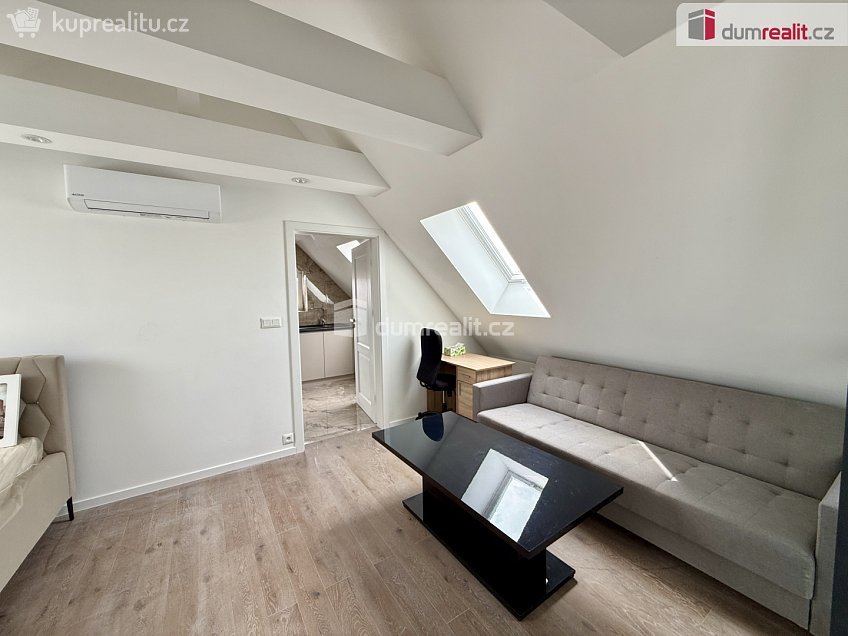 Pronájem bytu 2+1 52 m^2 Dvořákova, Velké Přílepy 