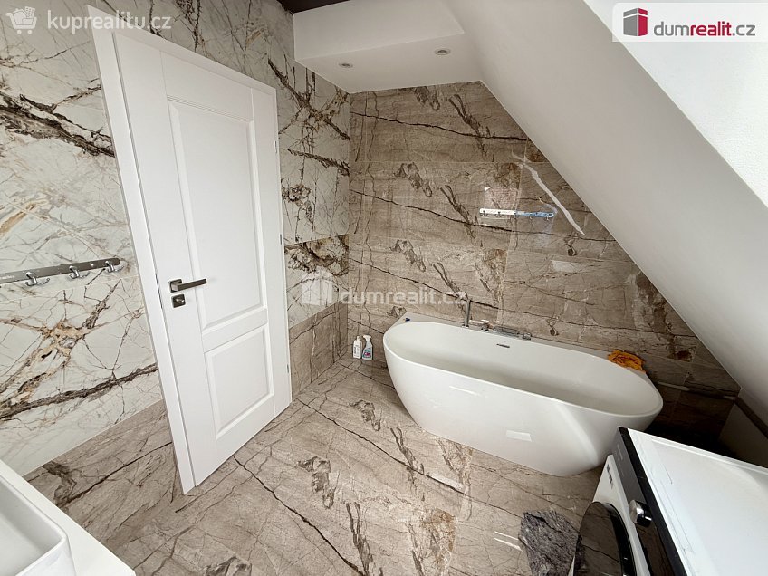 Pronájem bytu 2+1 52 m^2 Dvořákova, Velké Přílepy 