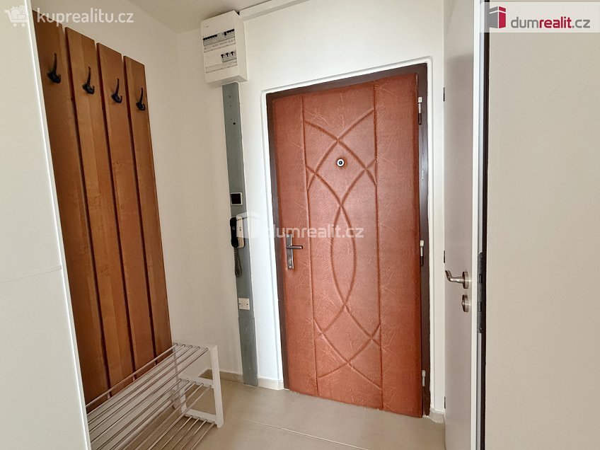 Pronájem bytu 2+kk 45 m^2 Petržílkova, Praha 13 