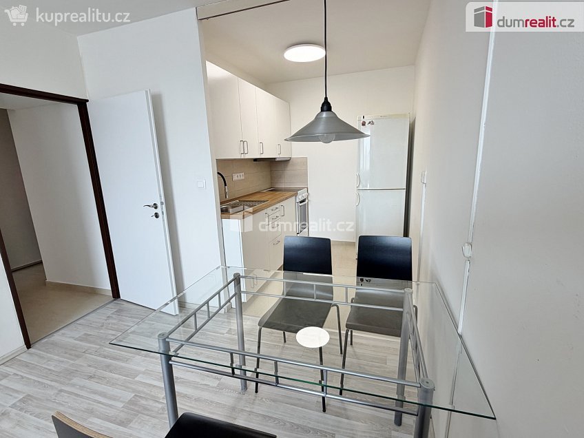 Pronájem bytu 2+kk 45 m^2 Petržílkova, Praha 13 