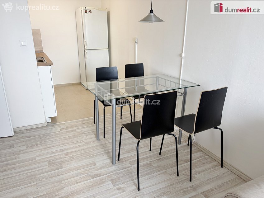 Pronájem bytu 2+kk 45 m^2 Petržílkova, Praha 13 