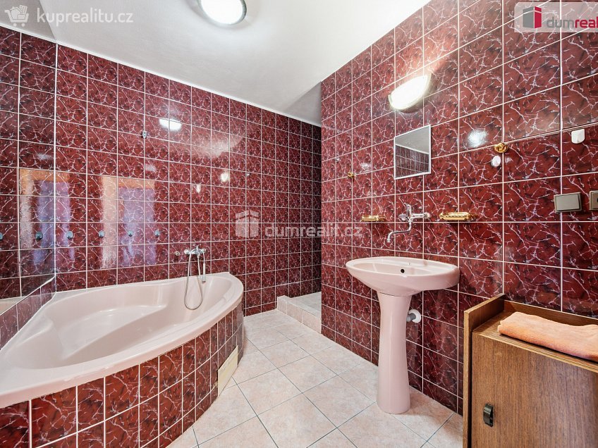 Prodej  rodinného domu 280 m^2 Čs. armády, Břeclav 