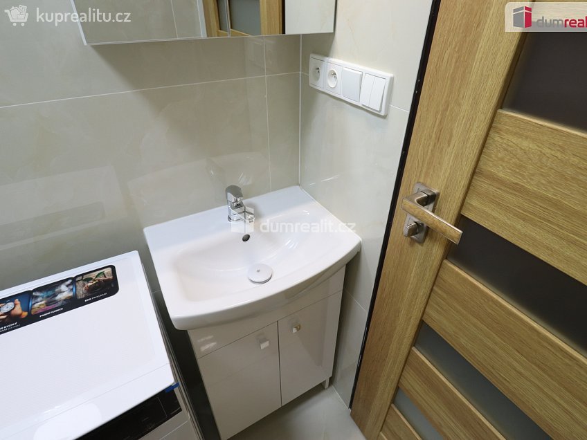Pronájem bytu 1+1 28 m^2 Májová, Dalovice 