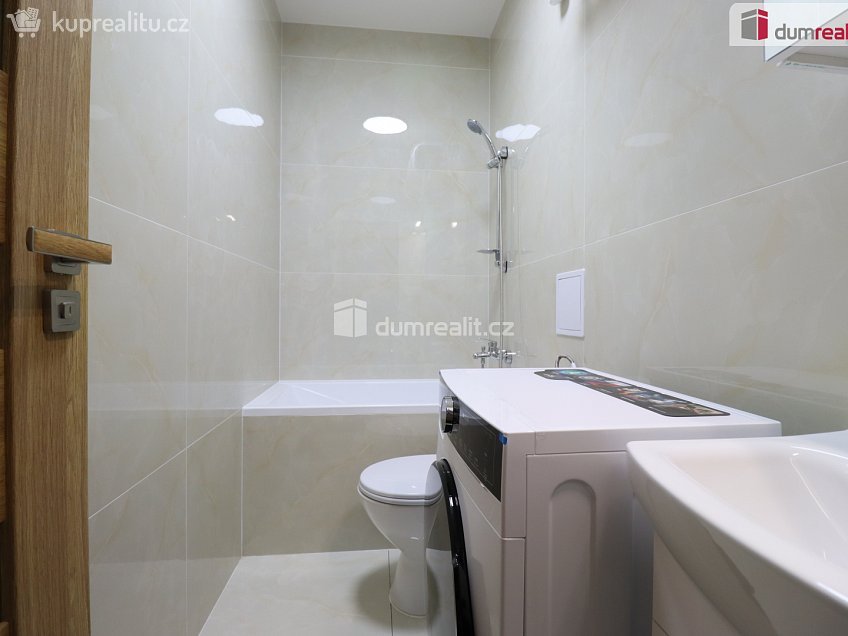 Pronájem bytu 1+1 28 m^2 Májová, Dalovice 