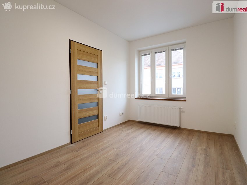 Pronájem bytu 1+1 28 m^2 Májová, Dalovice 