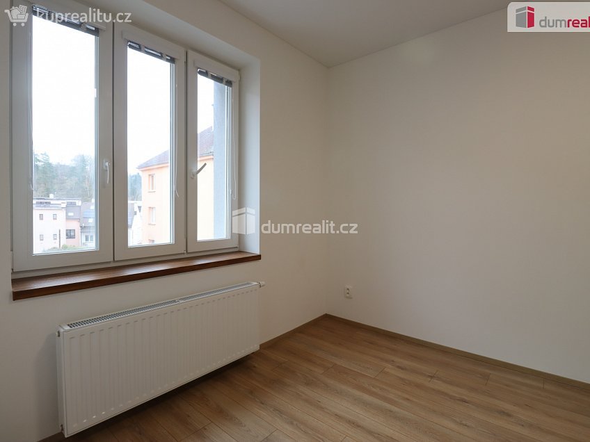 Pronájem bytu 1+1 28 m^2 Májová, Dalovice 