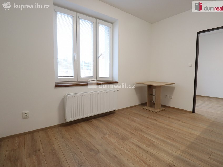 Pronájem bytu 1+1 28 m^2 Májová, Dalovice 