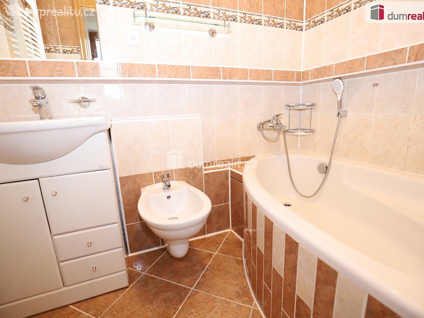 Pronájem bytu 3+1 94 m^2 Stará Kysibelská, Karlovy Vary 