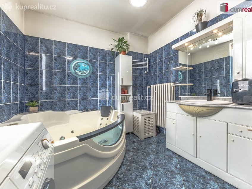 Prodej  rodinného domu 209 m^2 Spojenců, Praha 20 