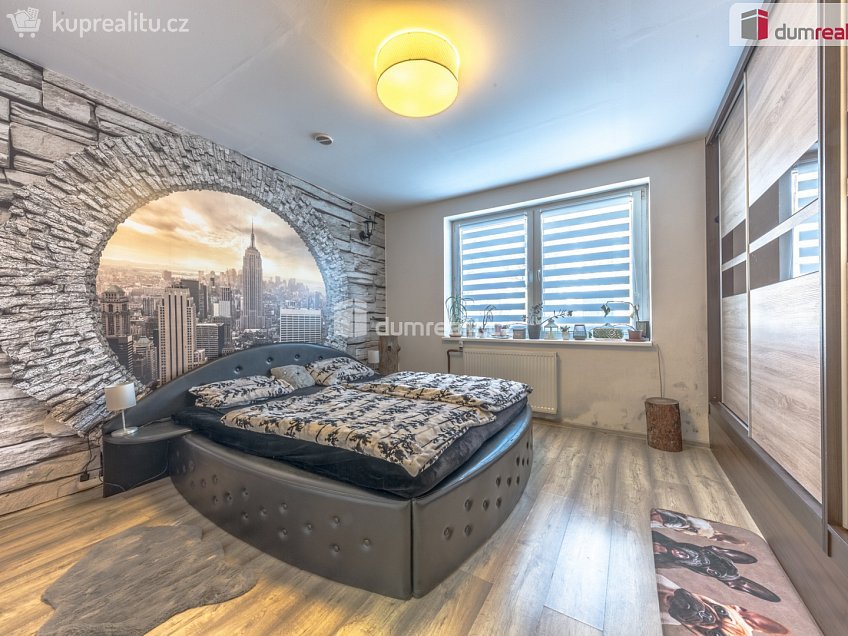 Prodej  rodinného domu 209 m^2 Spojenců, Praha 20 