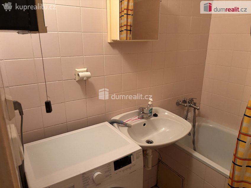 Pronájem bytu - pokoj 17 m^2 Dygrýnova, Praha 14 