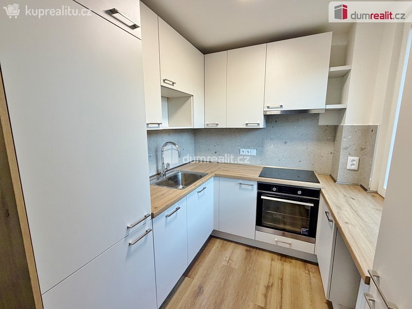 Prodej bytu 2+kk 45 m^2 Kostřínská, Praha 8 