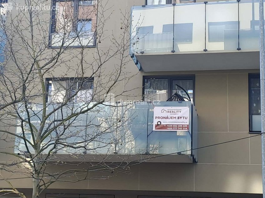 Pronájem bytu 2+kk 57 m^2 Svitákova, Praha 13 