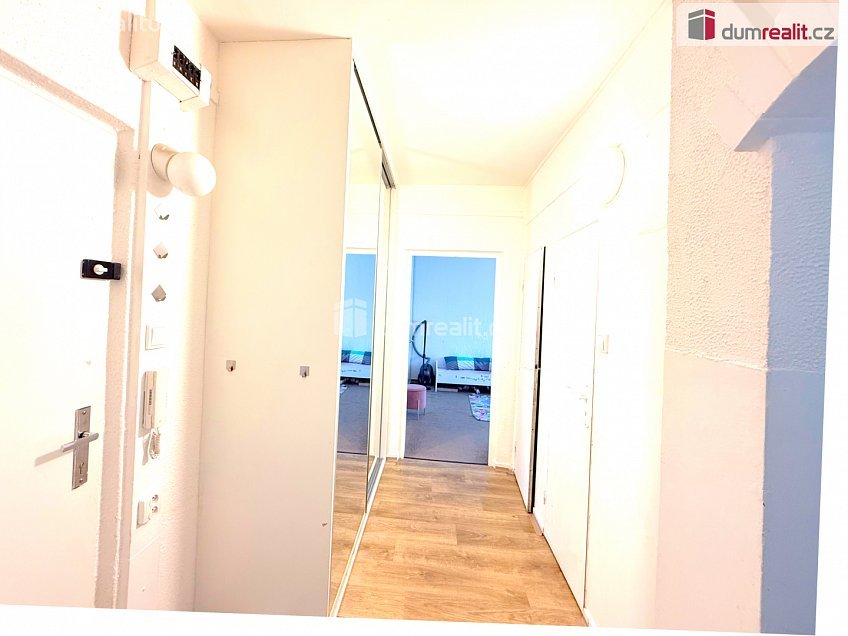 Pronájem bytu 2+1 60 m^2 Oblá, Ústí nad Labem 