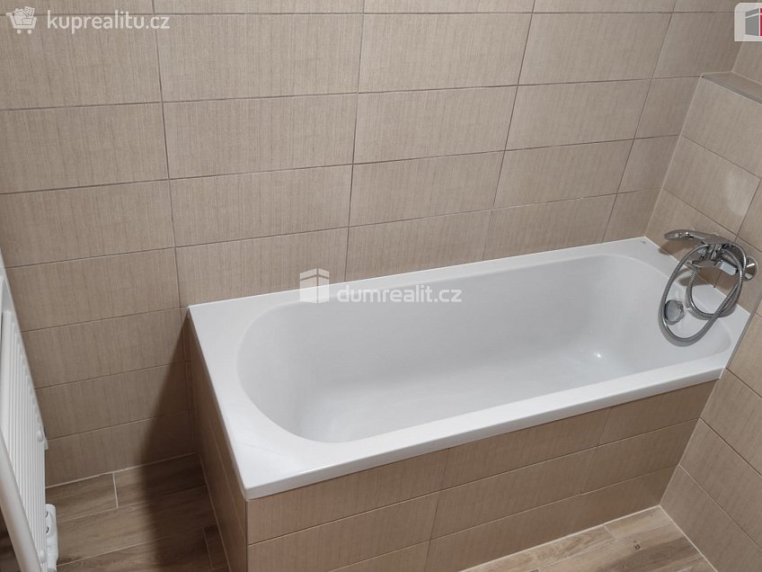 Prodej bytu 2+kk 66 m^2 Lázeňská, Slaný 