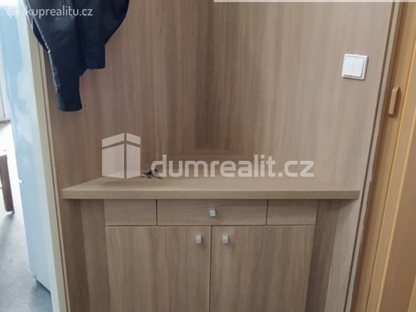 Pronájem bytu 1+kk 34 m^2 Otradovická, Praha 12 