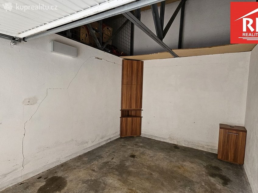 Pronájem  garáže 18 m^2 Třebízského, Mariánské Lázně 