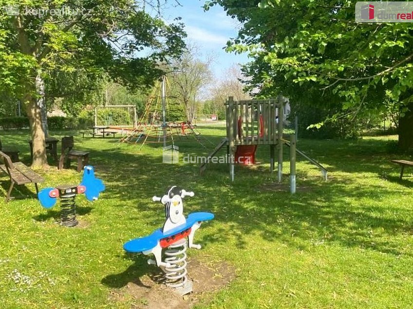 Prodej  stavebního pozemku 1023 m^2 Dubová, Čakovičky 