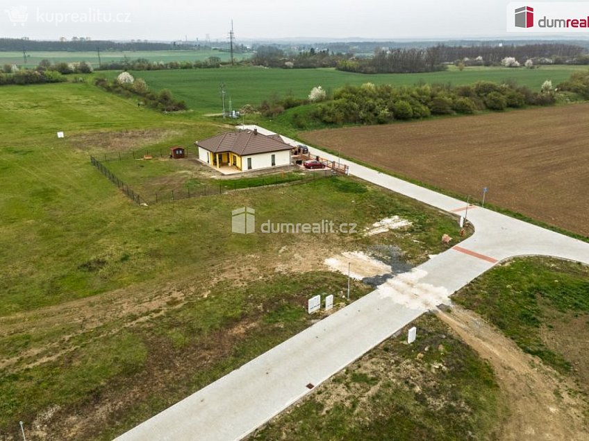 Prodej  stavebního pozemku 1023 m^2 Dubová, Čakovičky 