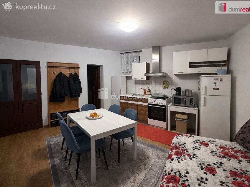 Pronájem bytu 3+kk 55 m^2 Zenklova, Praha 8 