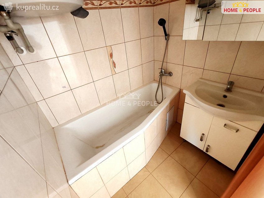 Prodej bytu 3+1 86 m^2 K Cihelně, Přeštice 