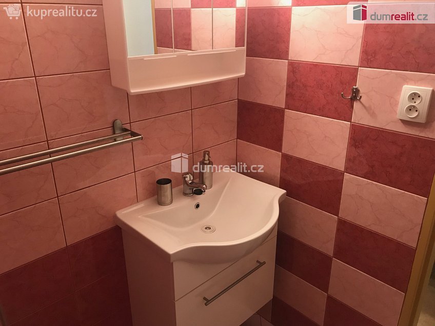 Pronájem bytu 3+kk 56 m^2 Hlavní, Břeclav 