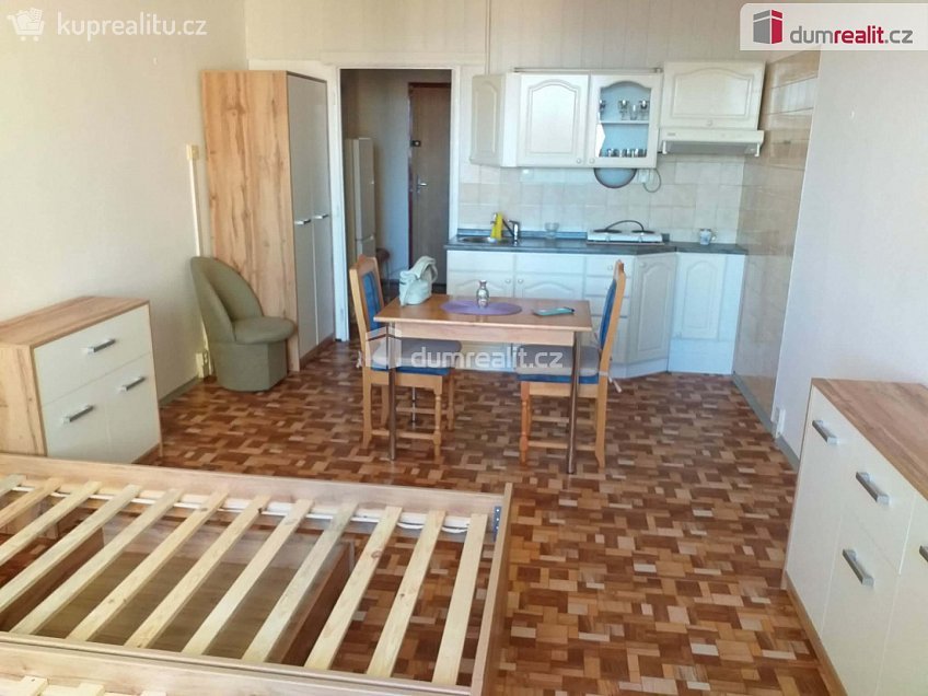 Pronájem bytu 1+kk 27 m^2 Labská, České Budějovice 