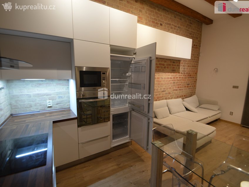 Pronájem bytu 2+kk 64 m^2 Hálkova, Plzeň 