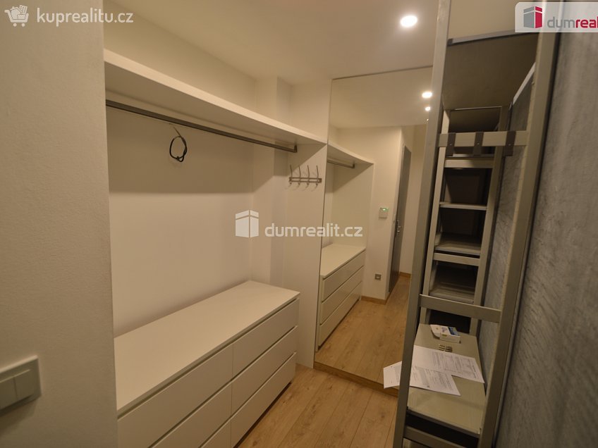 Pronájem bytu 2+kk 64 m^2 Hálkova, Plzeň 