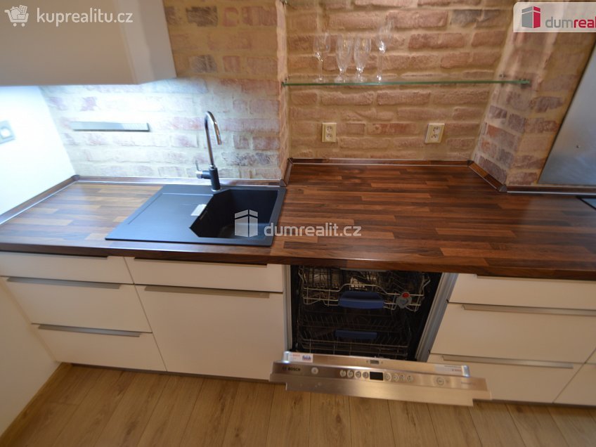 Pronájem bytu 2+kk 64 m^2 Hálkova, Plzeň 