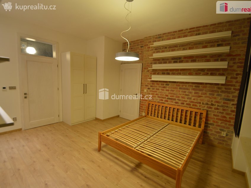 Pronájem bytu 2+kk 64 m^2 Hálkova, Plzeň 