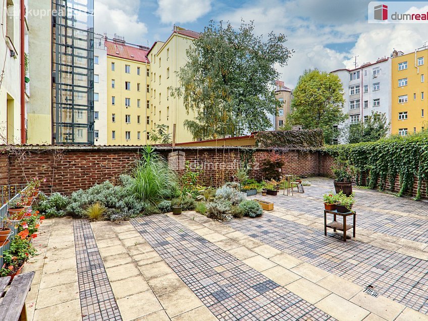 Pronájem bytu 2+kk 50 m^2 U libeňského pivovaru, Praha 8 