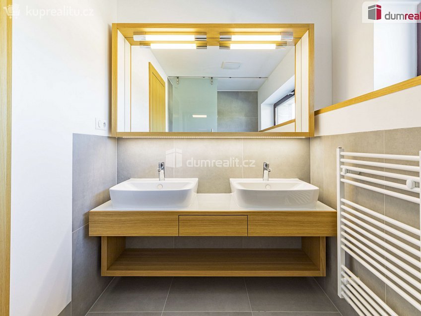 Prodej  rodinného domu 378 m^2 V Hrobech, Praha-Libuš 