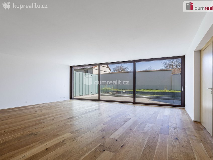 Prodej  rodinného domu 378 m^2 V Hrobech, Praha-Libuš 