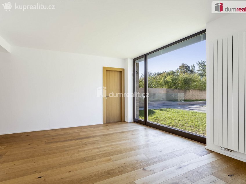 Prodej  rodinného domu 378 m^2 V Hrobech, Praha-Libuš 