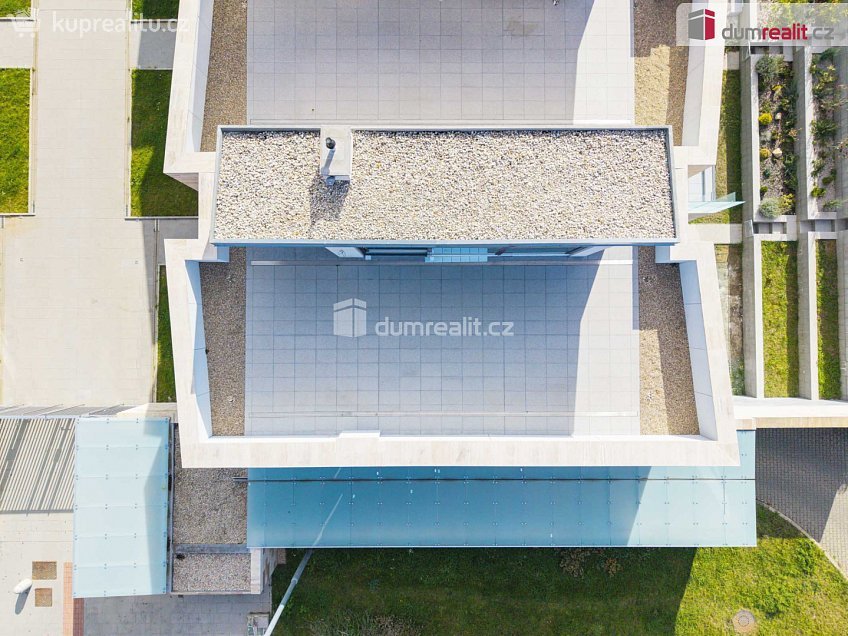 Prodej  rodinného domu 378 m^2 V Hrobech, Praha-Libuš 