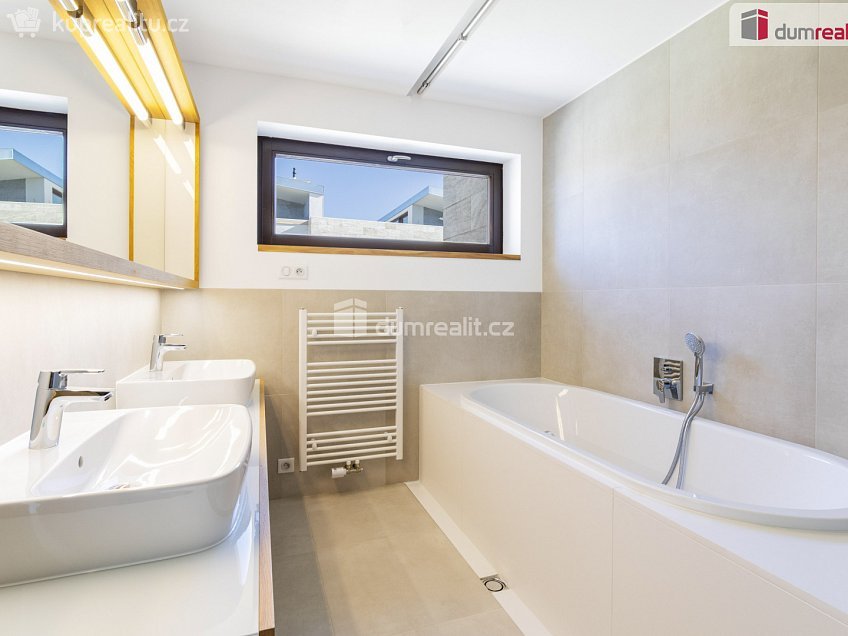 Prodej  rodinného domu 378 m^2 V Hrobech, Praha-Libuš 