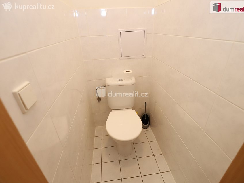 Pronájem bytu 1+kk 36 m^2 Nejdlova, Karlovy Vary 