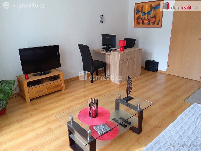 Pronájem bytu 1+kk 36 m^2 Nejdlova, Karlovy Vary 