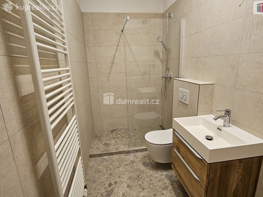 Pronájem bytu 4+1 105 m^2 Turnovská, Praha 8 