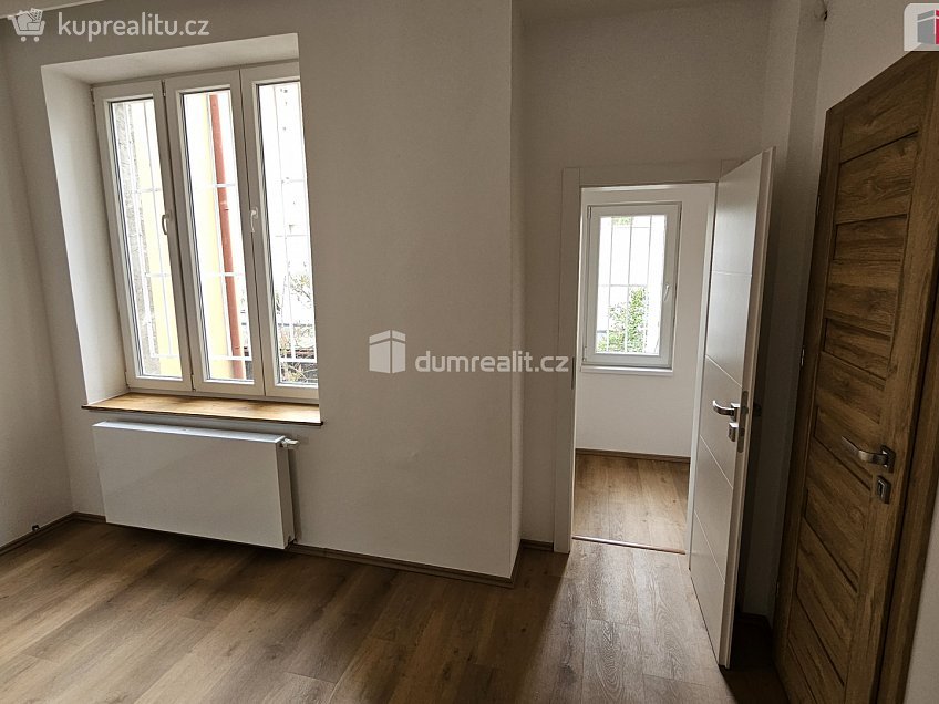 Pronájem bytu 4+1 105 m^2 Turnovská, Praha 8 