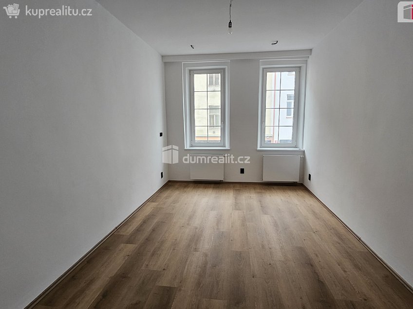 Pronájem bytu 4+1 105 m^2 Turnovská, Praha 8 