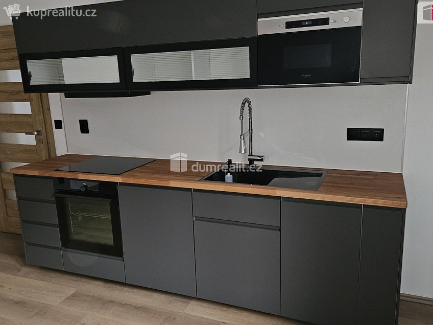 Pronájem bytu 4+1 105 m^2 Turnovská, Praha 8 