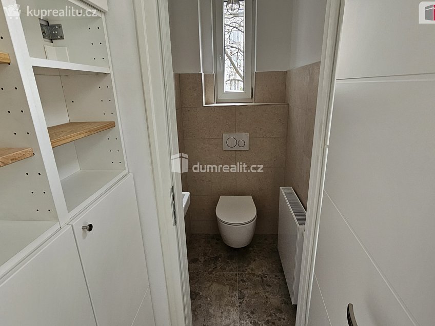 Pronájem bytu 4+1 105 m^2 Turnovská, Praha 8 