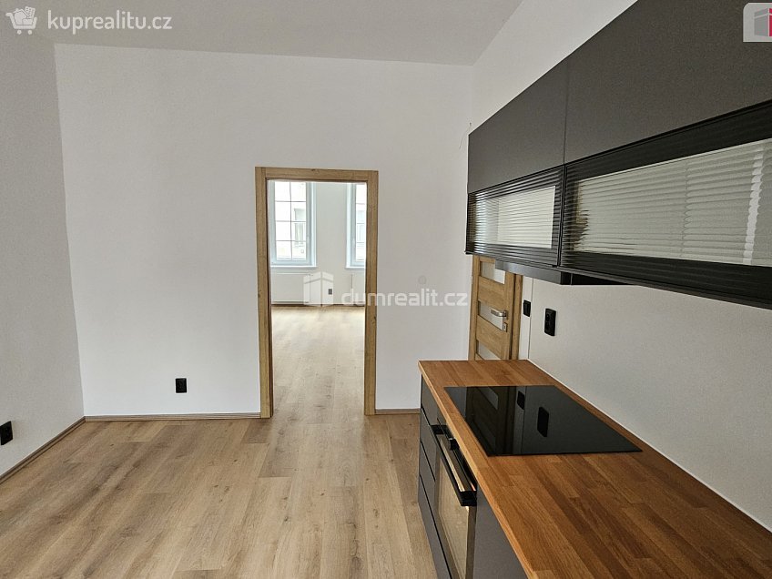 Pronájem bytu 4+1 105 m^2 Turnovská, Praha 8 