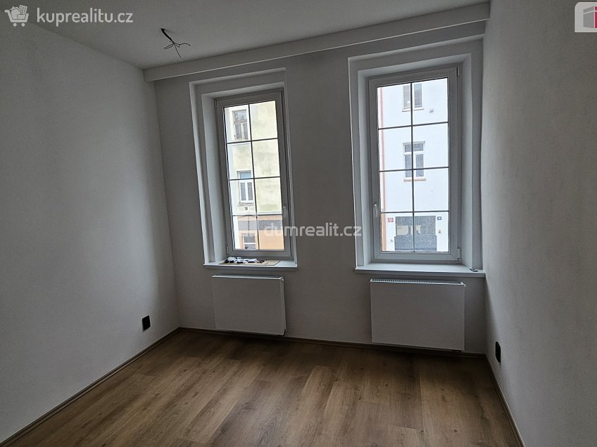 Pronájem bytu 4+1 105 m^2 Turnovská, Praha 8 