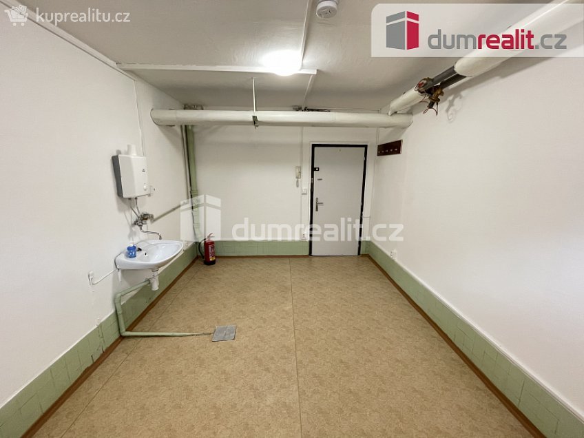 Pronájem  obchodních prostor 18 m^2 Horákova, Praha 13 