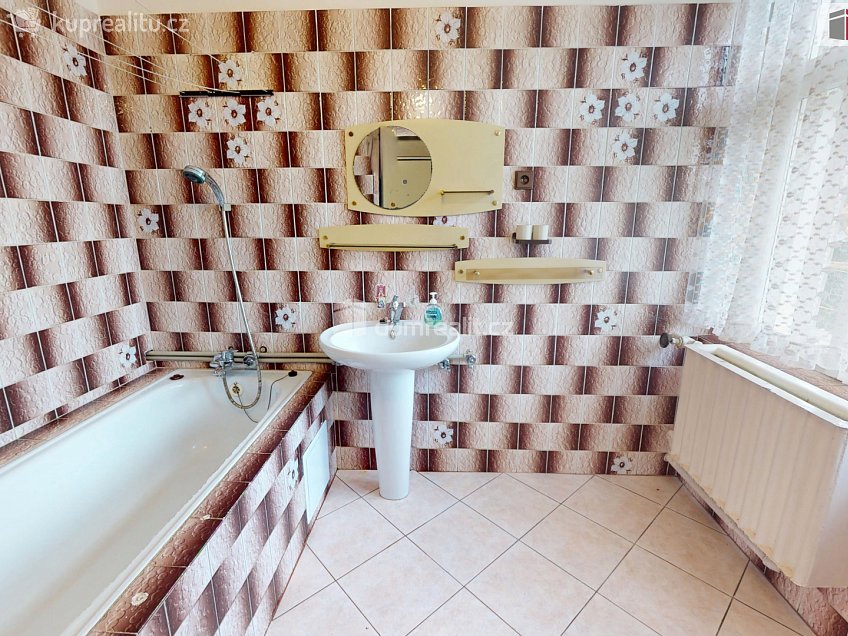 Prodej  rodinného domu 170 m^2 Petrohrad, Petrohrad 